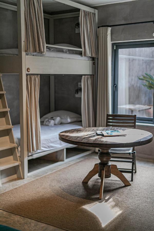 Surfers Lodge Peniche Eksteriør billede